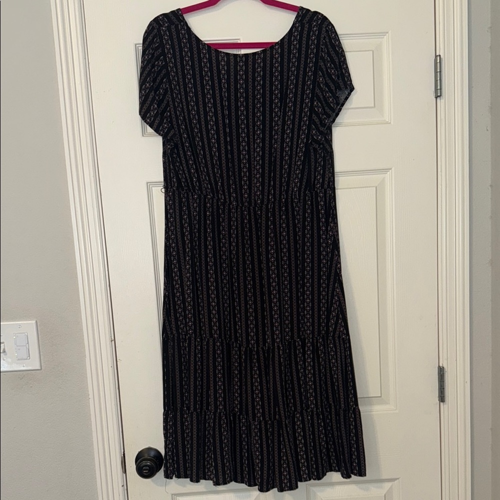 Black & Purple Flowy, Tiered Midi Dress, Lightweight, Sz 1x by Torrid - Picture 4 of 4